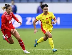 法国女足队员在比赛中展现出色战术表现的是